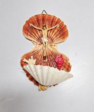 Carica l'immagine nel visualizzatore di Gallery, ACQUASANTIERA - GESU' CRISTO - CONCHIGLIE
