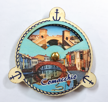 Carica l'immagine nel visualizzatore di Gallery, Calamita Magnete - COMACCHIO - gip - LEGNO MDF -  ROTANTE 4 VEDUTE - ANCORA
