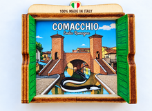 Carica l'immagine nel visualizzatore di Gallery, Calamita Magnete - COMACCHIO - ipidee - LEGNO - FINESTRELLA VERDE
