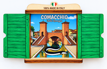 Carica l'immagine nel visualizzatore di Gallery, Calamita Magnete - COMACCHIO - ipidee - LEGNO - FINESTRELLA VERDE
