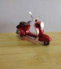 Carica l&#39;immagine nel visualizzatore di Gallery, VESPA MEDIA - ROSSA - MODELLINO D&#39;EPOCA VINTAGE IN FERRO
