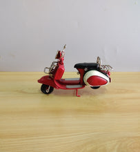 Carica l&#39;immagine nel visualizzatore di Gallery, VESPA PICCOLA - ROSSA - MODELLINO D&#39;EPOCA VINTAGE IN FERRO
