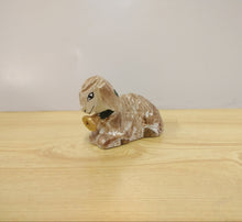 Carica l'immagine nel visualizzatore di Gallery, AGNELLO LEGNO  ACCOVACCIATO
