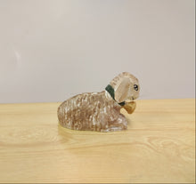Carica l'immagine nel visualizzatore di Gallery, AGNELLO LEGNO  ACCOVACCIATO
