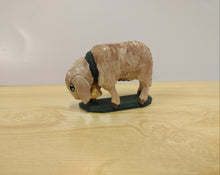 Carica l'immagine nel visualizzatore di Gallery, PECORA LEGNO che BRUCA
