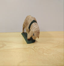 Carica l'immagine nel visualizzatore di Gallery, PECORA LEGNO che BRUCA
