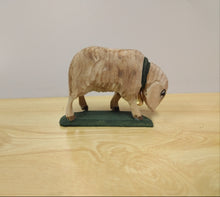 Carica l'immagine nel visualizzatore di Gallery, PECORA LEGNO che BRUCA
