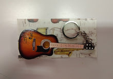 Carica l'immagine nel visualizzatore di Gallery, PORTACHIAVI - CHITARRA 05
