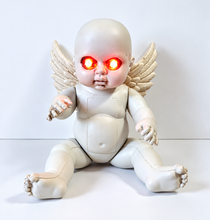 Carica l'immagine nel visualizzatore di Gallery, ANGELO BAMBINO OCCHI ARDENTI LED
