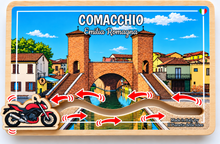 Carica l'immagine nel visualizzatore di Gallery, Calamita Magnete - COMACCHIO - ipidee - LEGNO - Movimento MOTOCICLETTA TREPPONTI
