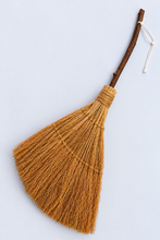 Carica l'immagine nel visualizzatore di Gallery, STREGA / BEFANA - SCOPETTA
