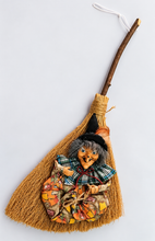 Carica l'immagine nel visualizzatore di Gallery, STREGA / BEFANA - SCOPETTA
