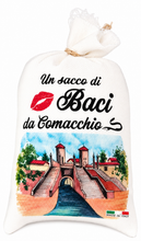 Carica l'immagine nel visualizzatore di Gallery, Calamita Magnete - COMACCHIO - gip - TREPPONTI - UN SACCO DI BACI da COMACCHIO
