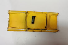 Carica l&#39;immagine nel visualizzatore di Gallery, TAXI GIALLO AMERICANO CLASSICO - MODELLINO D&#39;EPOCA VINTAGE IN FERRO
