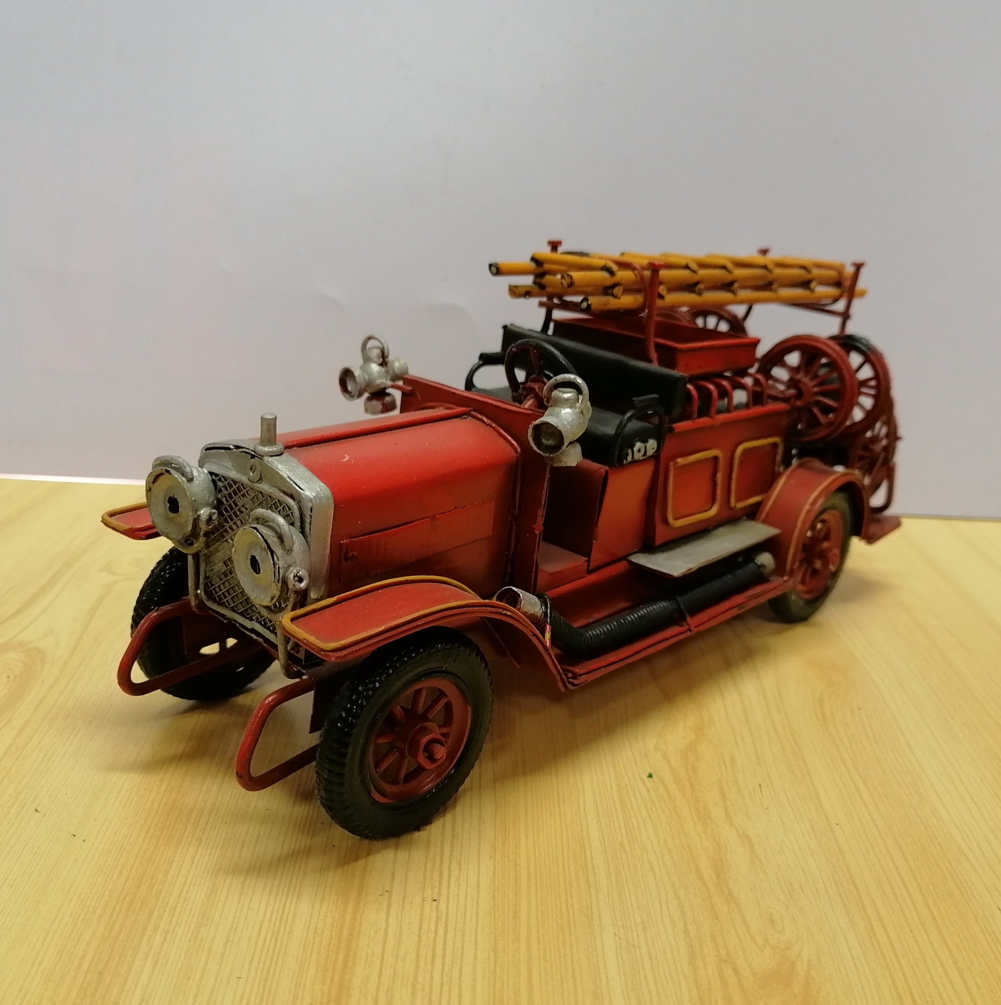 Accendino vintage raro a petrolio
