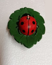 Carica l&#39;immagine nel visualizzatore di Gallery, COCCINELLA CANDELA
