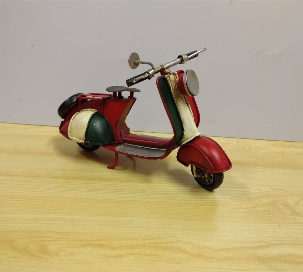 VESPA MEDIA - ITALIA ROSSA - MODELLINO D'EPOCA VINTAGE IN FERRO